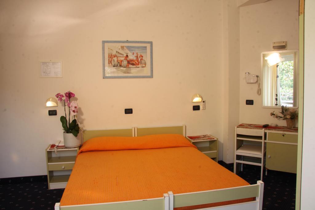 Hotel Tilly Чезенатико Экстерьер фото