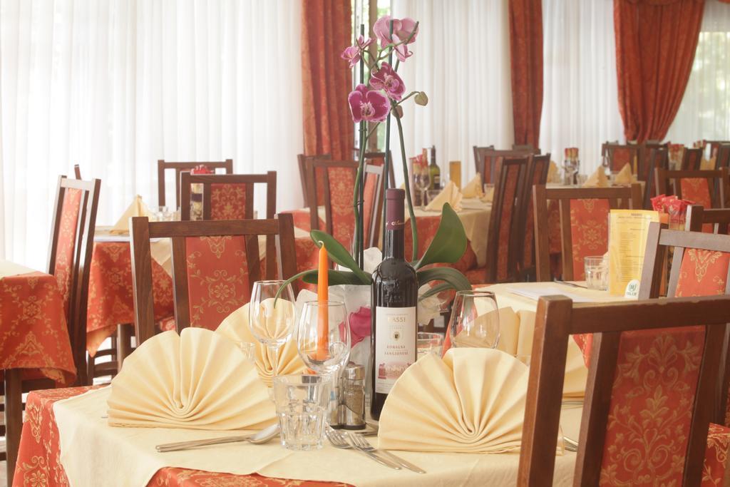 Hotel Tilly Чезенатико Экстерьер фото