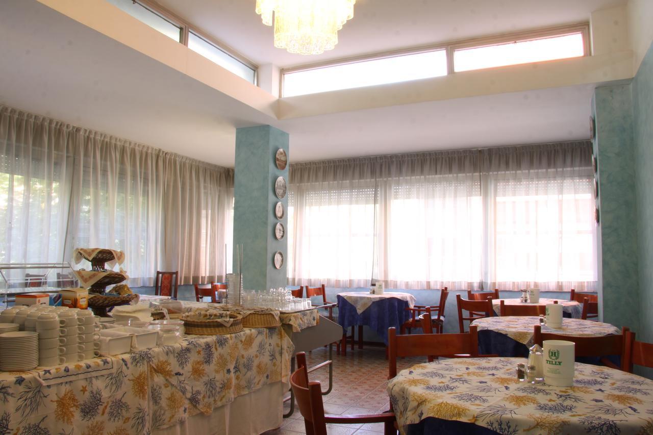 Hotel Tilly Чезенатико Экстерьер фото